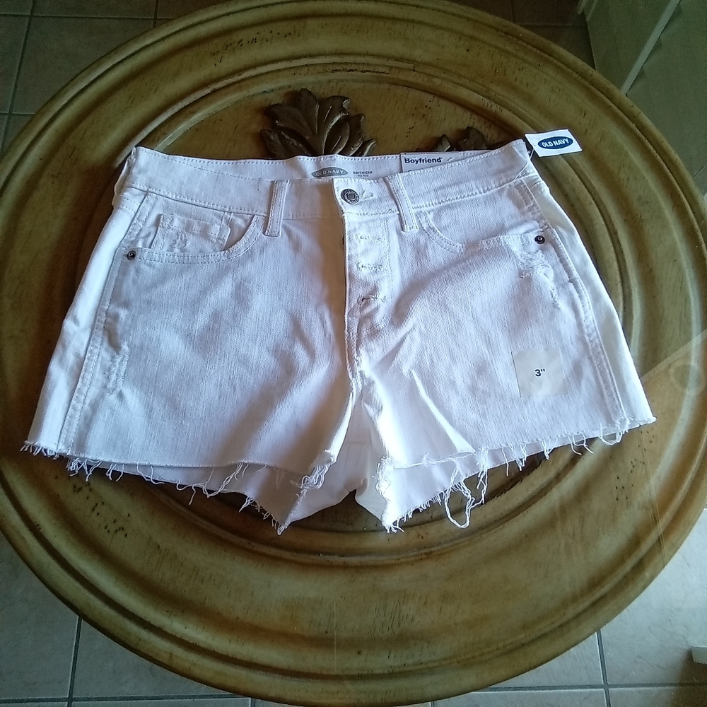 Old Navy Boyfriend mid Rise Short, Size 4 Color white